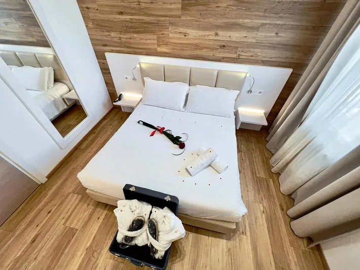 Hotel para 4 personas, con sauna además de balcón y jacuzzi - 1