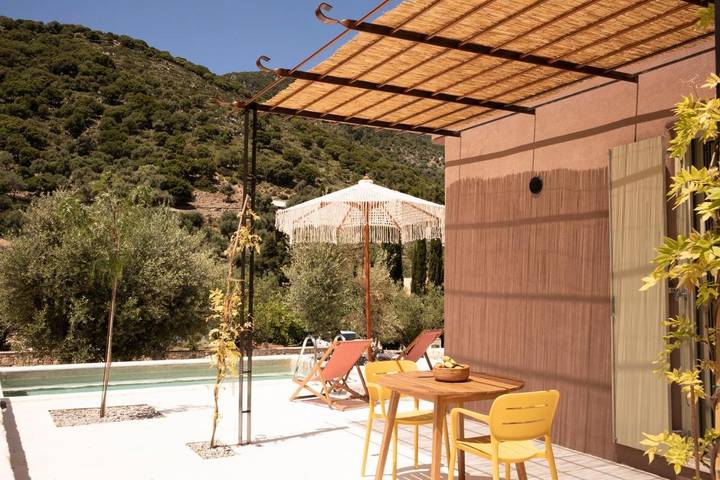 Villa pour 2 personnes, avec jardin et piscine ainsi que terrasse et vue à Ithaque - 2