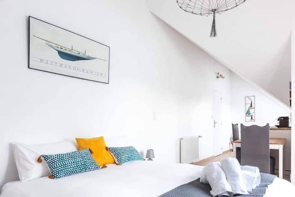 Ganze Wohnung, Independent studio with terrace & private Spa - near Bénodet in Pleuven, Quimper und Umgebung
