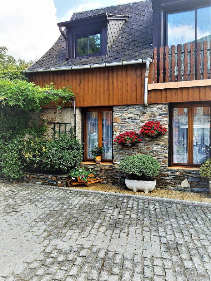 Location de vacances pour 11 personnes, avec terrasse et vue, animaux acceptés à Cier-de-Luchon
