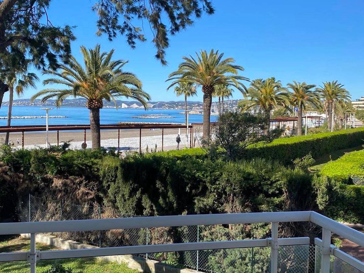 Appartement entier, Appartement sur la Plage, Le Royal Beach in Saint-Laurent-du-Var, Côte méditerranéenne (France)