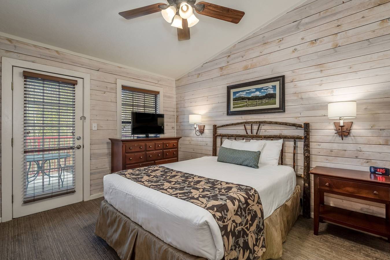 Holiday Inn Club Vacations Piney Shores Resort in Lake Conroe
