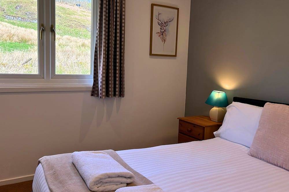 Skye -  a chalet that sleeps 3 guests  in 2 bedrooms in Oban, Loch Linnhe