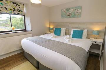 Log Cabin for 4 People in Buxton, Peak District, Photo 3