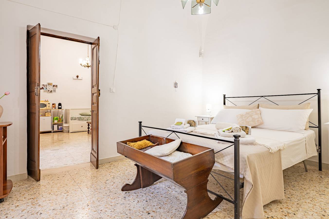 Appartamento intero, Appartamento 'Andreios' con terrazza privata, Wi-Fi e aria condizionata in Ostuni, Salento