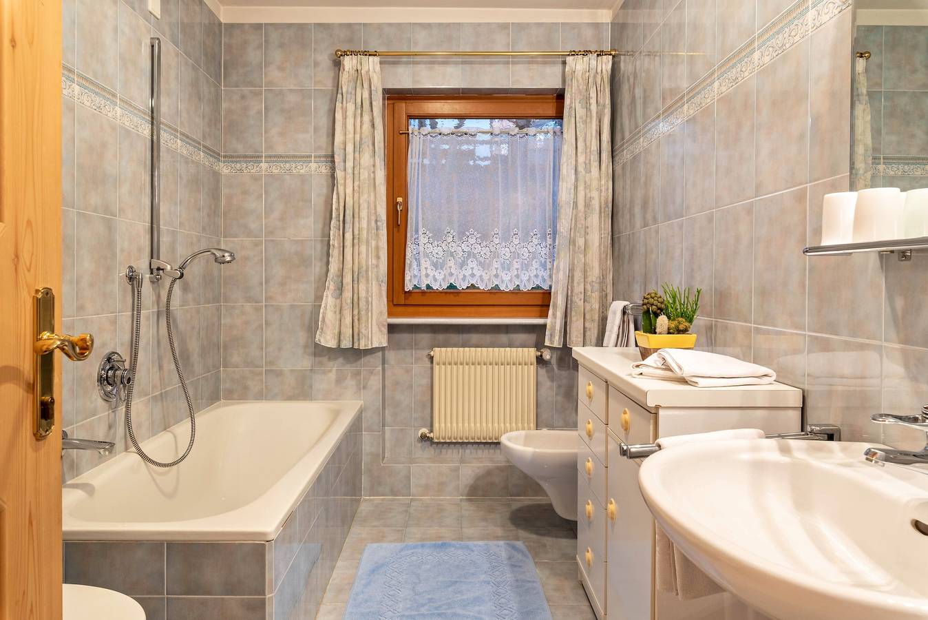 Appartement "Cesa Valeria App Sonia" met uitzicht op de bergen, gedeelde tuin & Wi-Fi, foto 7
