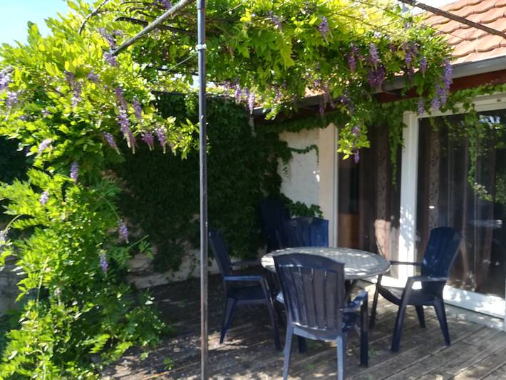 Gîte pour 5 personnes, avec piscine ainsi que jardin et terrasse dans le Jura - 2