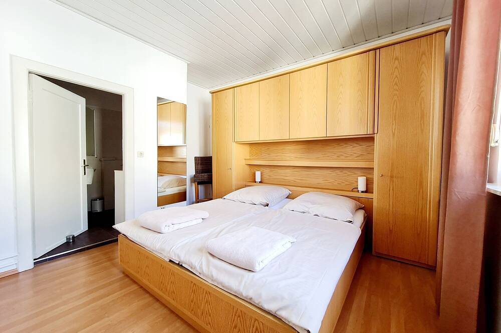 Ganze Wohnung, Haus Reins Nr. 1 - Small, lovingly furnished vacation apartment - close to the center in Zwischenahner Meer, Bad Zwischenahn