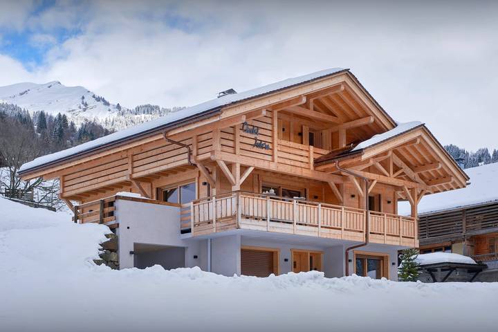 Holiday rental for 12 people, with hot tub and sauna as well as garden, child-friendly in Le Grand-Bornand
