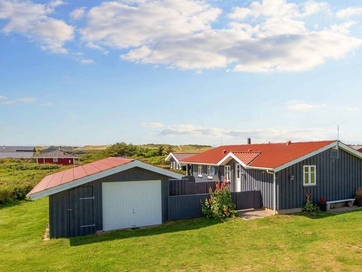 Ferienhaus für 6 Personen, mit Whirlpool und Terrasse sowie Garten in Løkken