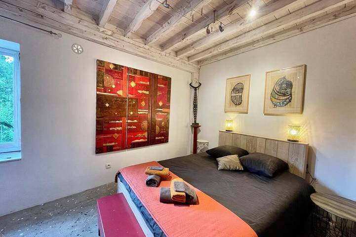 Location de vacances pour 4 personnes, avec jardin et balcon à Larajasse