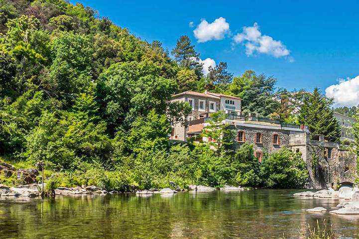 Location de vacances pour 18 personnes, animaux acceptés à Corbès