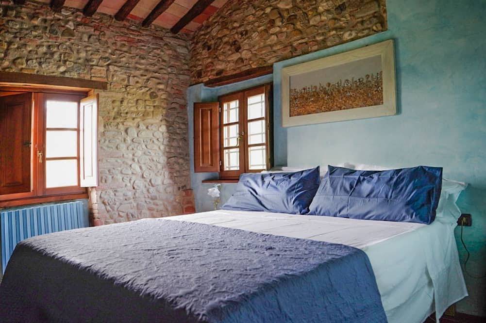 La Quercia, apartment with garden for 6/8 people  in the heart of Chianti in Montespertoli, Chianti