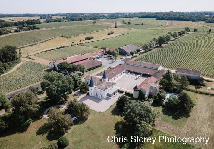 Location de vacances pour 13 personnes, avec vue ainsi que terrasse et piscine à Lignan-de-Bordeaux