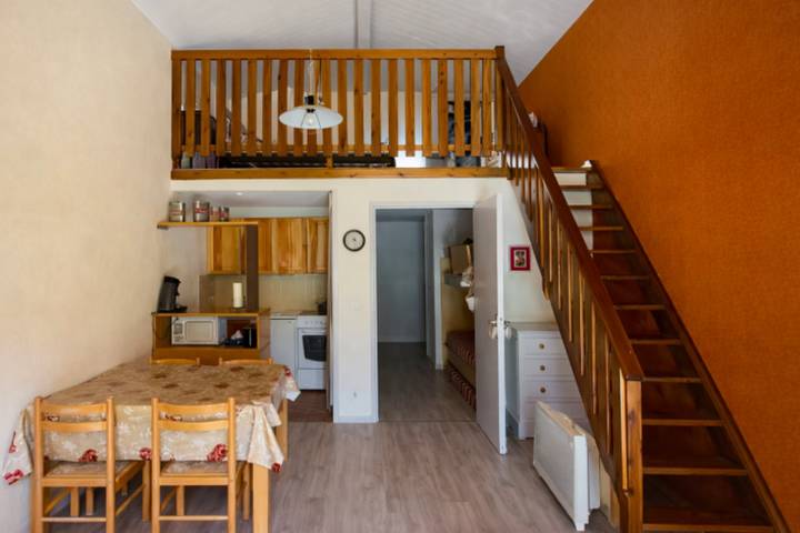 Gîte pour 6 personnes, avec balcon à Enchastrayes