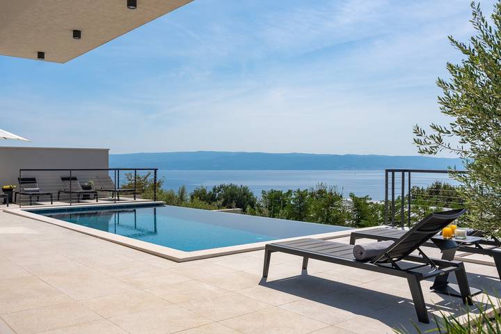 Stilvolle Villa Olea mit beheiztem Pool und Panoramablick aufs Meer in Podstrana, Split-Dalmatien