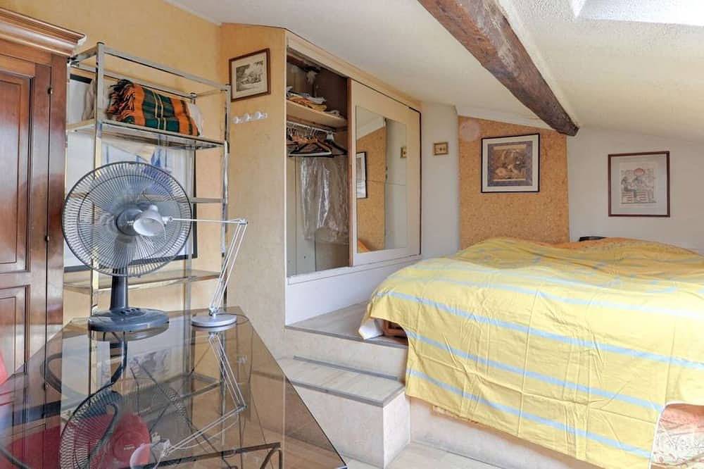 Discover Les Bamboos de Malakoff, a whole house on the outskirts of Paris in Malakoff, Hauts-de-Seine