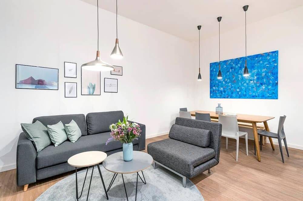 Apartamento entero, 3-Bedroom Apartment (110sqm) with Terrace & Garden(1) in Berlin Wedding, Berlín