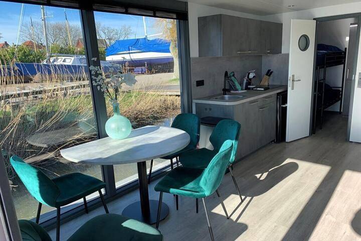 Heerlijke Houseboat "Tulip" in Monnickendam dichtbij Amsterdam in Monnickendam, Markermeer