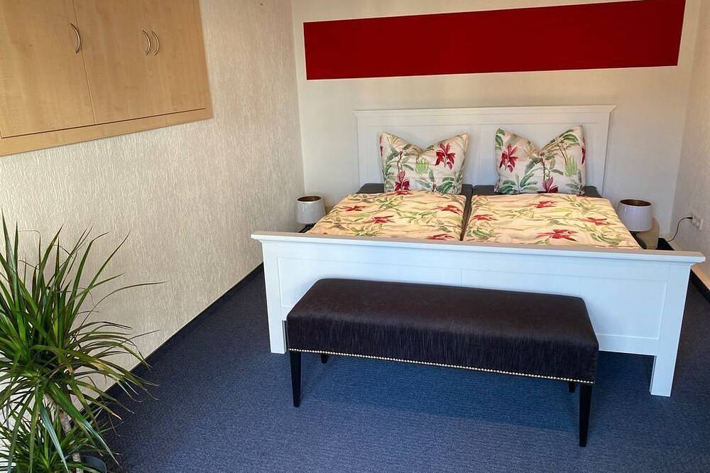 Ferienhaus Lorini - Ferienhaus Lorini, Wr, 2 Sr, 2 Du/Wc, Küche, Terrasse in Limberg, Kolkwitz