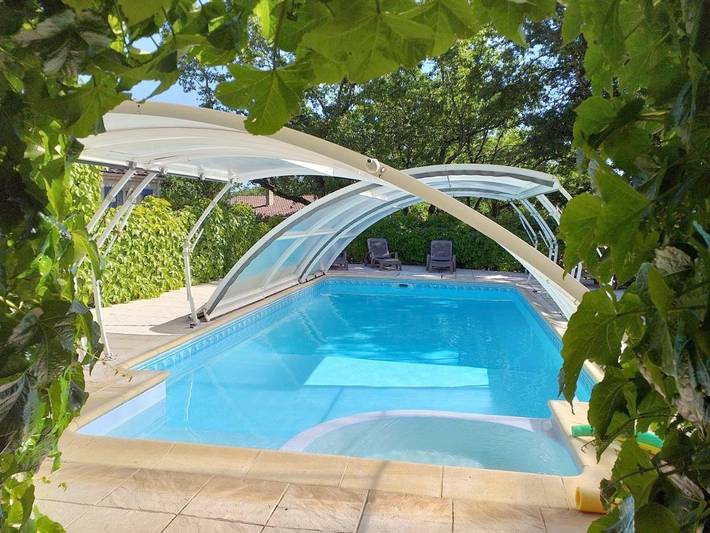 Location de vacances pour 5 personnes, avec Terrasse et Jardin ainsi que Piscine et Vue à Limogne-en-Quercy