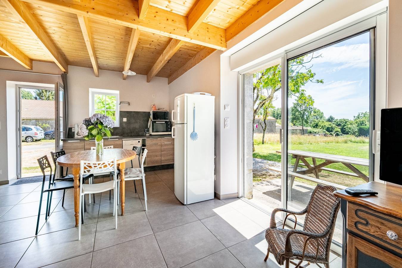 Maison de vacances 'Petit Gîte La Clé Des Champs' avec terrasse privée et jardin privé in Saint-Étienne-du-Bois, Vallée de la Loire