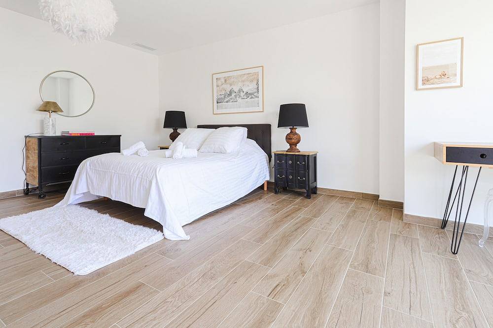 Modern villa in Nice with sea view, private pool without view in Nice (France), Nice region