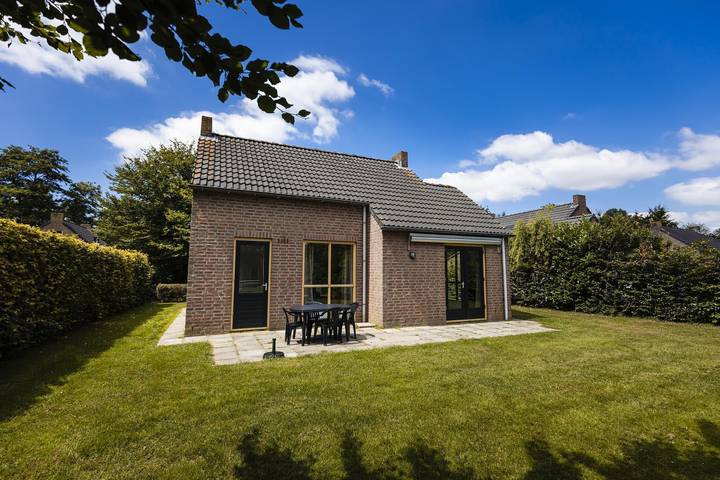Vakantiepark voor 4 personen, with tuin and sauna as well as terras in Gelderland