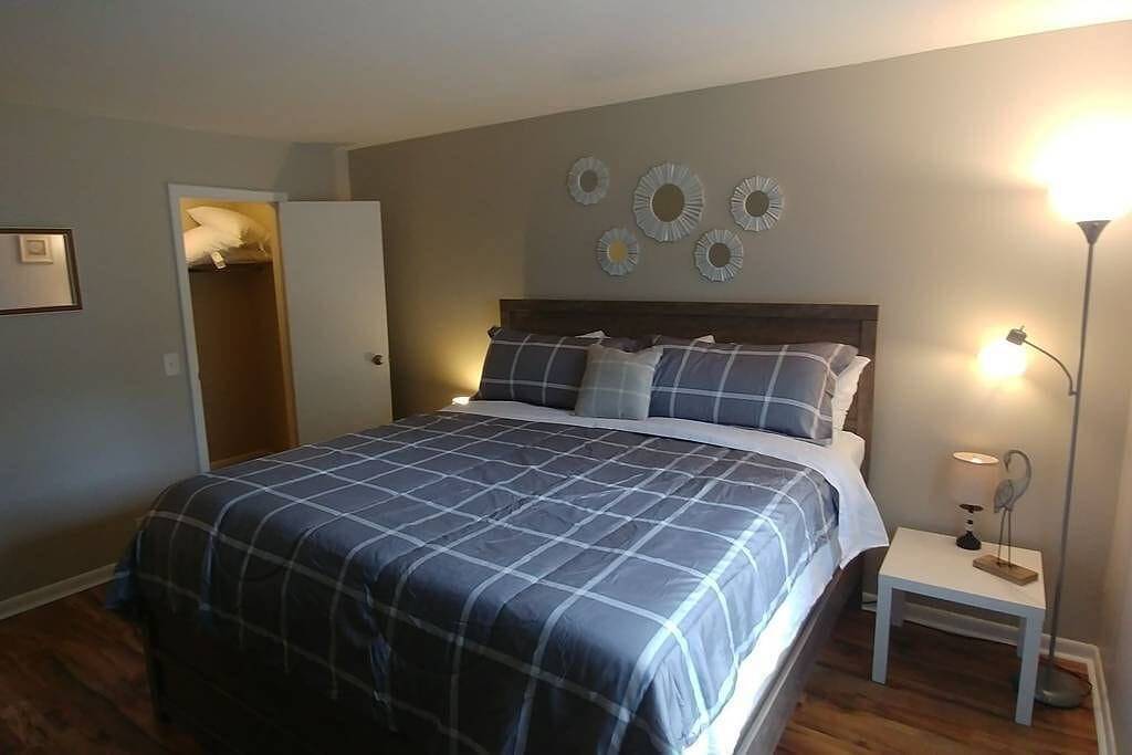 Ganze Wohnung, Strandspaziergang - Kostenlose Räder - Walk 2 Pier Village, Geschäfte und Restaurants! in St. Simons Island, Glynn County