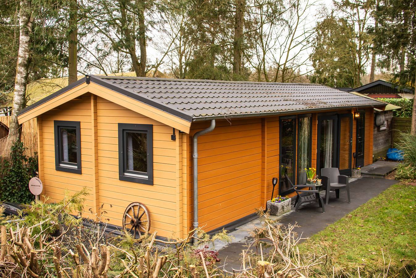 Comfortabel chalet met ruime tuin voor vijf personen, gelegen op de Veluwe in Putten in Putten, Veluwe