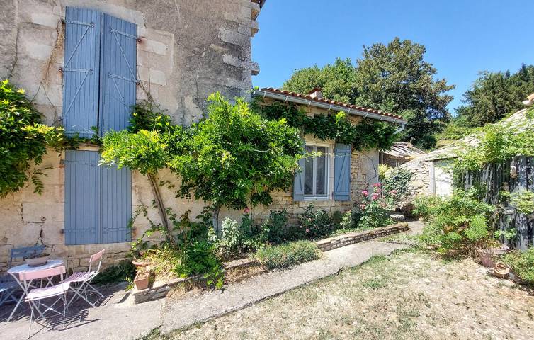 Location de vacances pour 3 personnes, avec Terrasse et Jardin à Champagne-Mouton