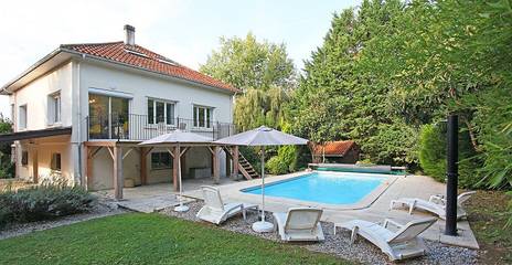 Cottage pour 6 personnes, avec piscine ainsi que jardin et balcon à Cancon