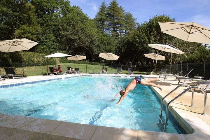 Parc de vacances pour 4 personnes, avec piscine et jardin ainsi que vue et sauna en Dordogne - 3