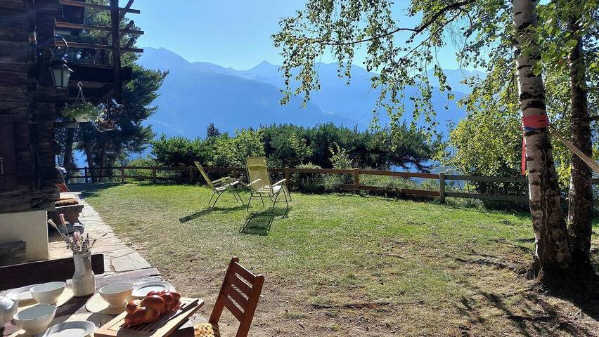 Charmes n° 33, charmantes Chalet mit Blick auf das Val d'Anniviers in Chalais (Schweiz), Walliser Alpen