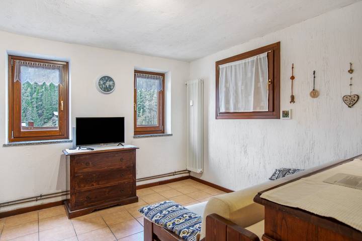 Entire studio, Studio Apartment 'Monolocale A Valtournenche' with Mountain View, Shared Garden and Wi-Fi in Breuil-Cervinia, Valtournenche