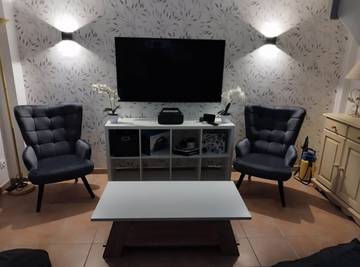 Cottage pour 6 personnes, avec piscine et terrasse ainsi que jardin et jacuzzi, animaux acceptés à Homps