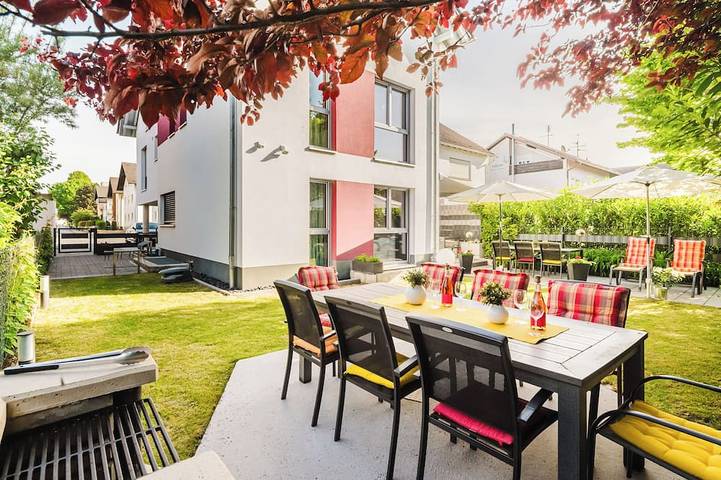 Ferienwohnung für 15 Personen, mit Balkon und Garten in Bensheim