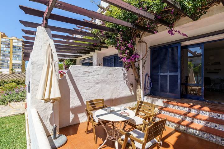Ganze Wohnung, Charmante Ferienwohnung mit Meerblick und Wlan in Urbanizacion Calahonda, Mijas