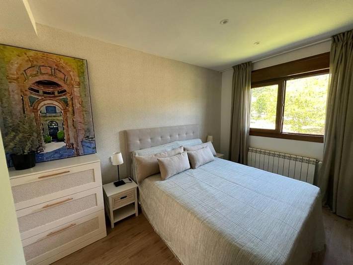 Apartamento de vacaciones para 4 personas, con jardín y piscina además de vistas y balcón - 1