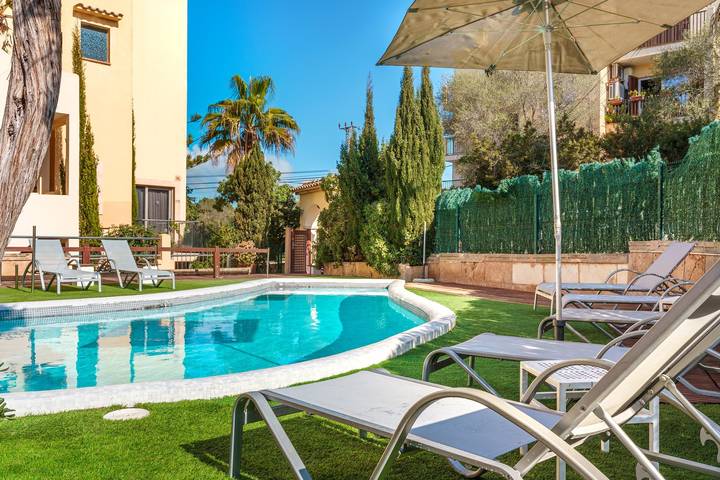 Entire apartment, Apartment ‘Ferrera Luxe Apartamento 803’ close to Beach with Pool, Wi-Fi, A/C, Terrace & Garden in Cala Serena, Felanitx