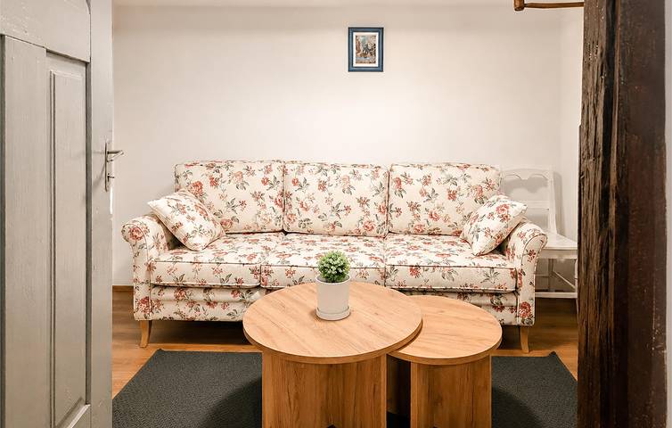 Gemütliche 1-Zimmer-Wohnung mit Terrasse, Kamin und Parkplatz in Gospitsch, Lika-Senj