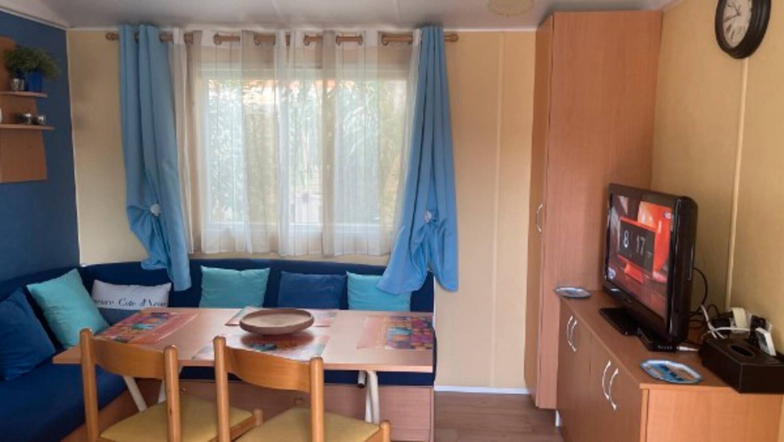 Mobile Home 'Mobilhome 6 Personnes' with Private Terrace, Wi-Fi and Air Conditioning in Hyeres, Parc national Port-Cros