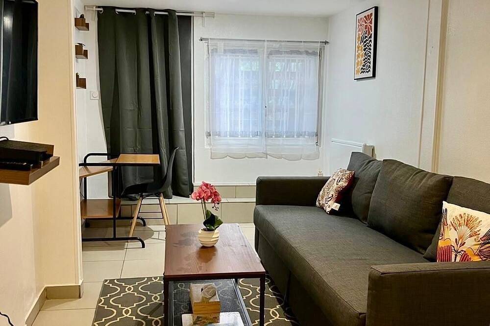 Ganze Wohnung, Quiet 2-room apartment near Paris, independent entrance in Épinay-sur-Seine, Seine-Saint-Denis
