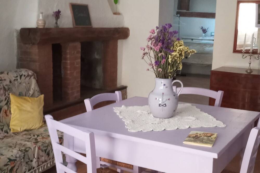 Entire apartment, The Chicchino and the Lumachino in Castagneto Carducci, Etruscan Coast