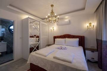 Villa for 8 People in Ölüdeniz, Muğla Province, Photo 1