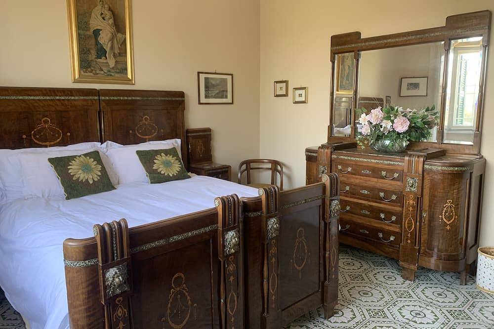 Villa Capri Bernabei, Domus Romana with private swimmingpool in Ciampino, Parco Regionale dei Castelli Romani