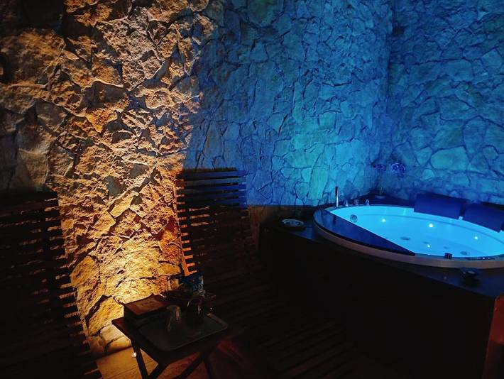 Casa vacanza per 2 persone, con balcone e sauna nonché piscina e idromassaggio in Rosolini