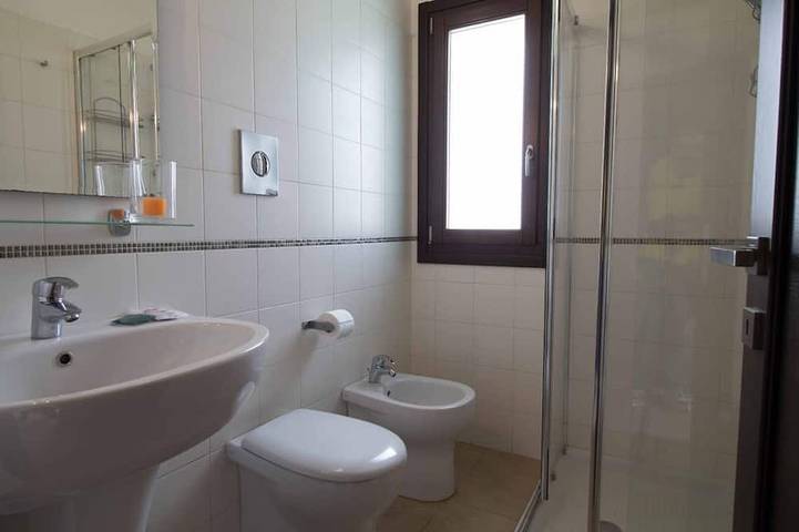 Appartamento intero, Incantevole appartamento per 2 persone con A/C, WIFI, piscina, TV, patio e vista panoramica in Mazzarino, Provincia di Caltanissetta