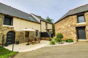 Gîte pour 4 personnes, avec jardin et terrasse à Tinténiac