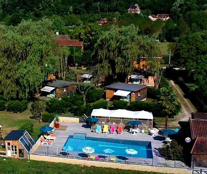 Gîte pour 40 personnes, avec piscine ainsi que jardin et terrasse